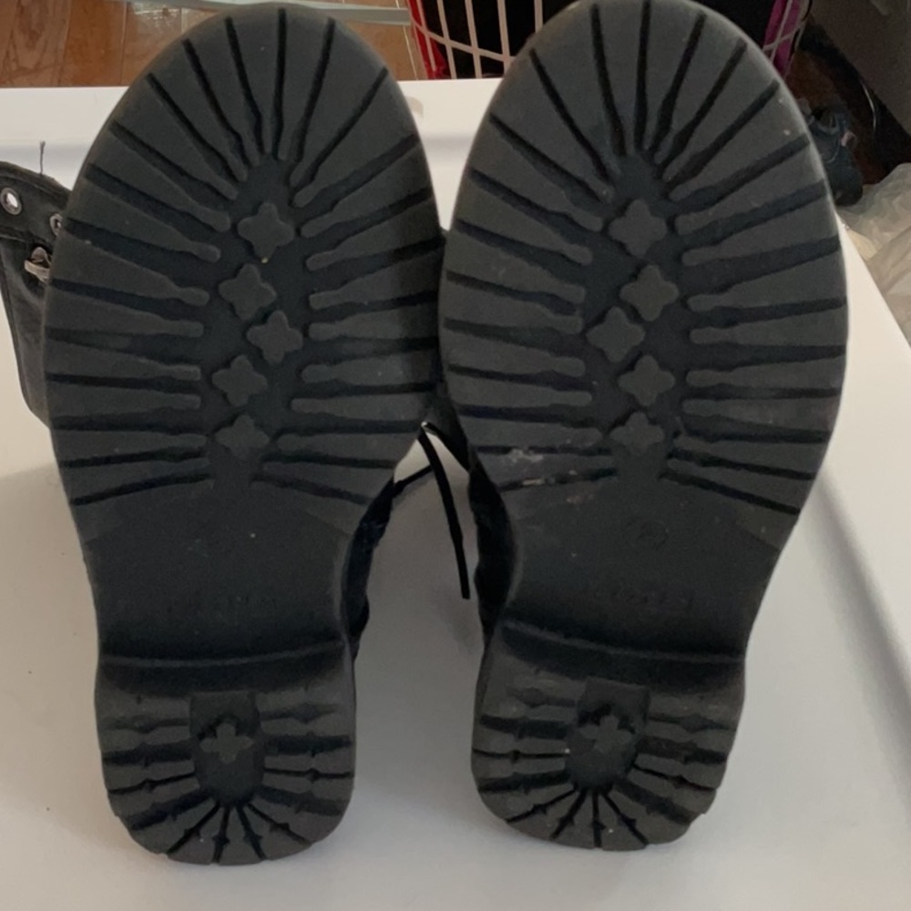 Black boot - Picture 6 of 6
